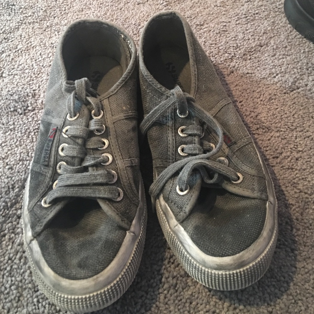 Grey supergas