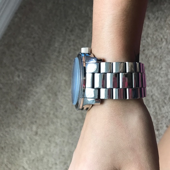 SOLD LOCAL- Michael kors watch - Picture 4 of 5