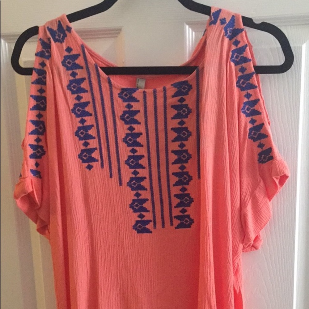 Open shoulder shirt