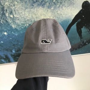 A vineyard vines hat that is in perfect condition!