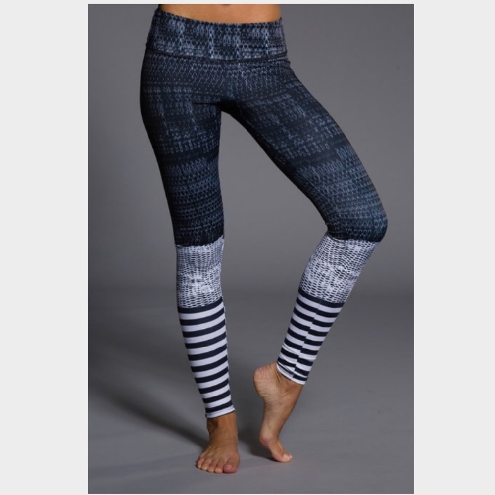 Onzie Graphic Legging S - Picture 2 of 5