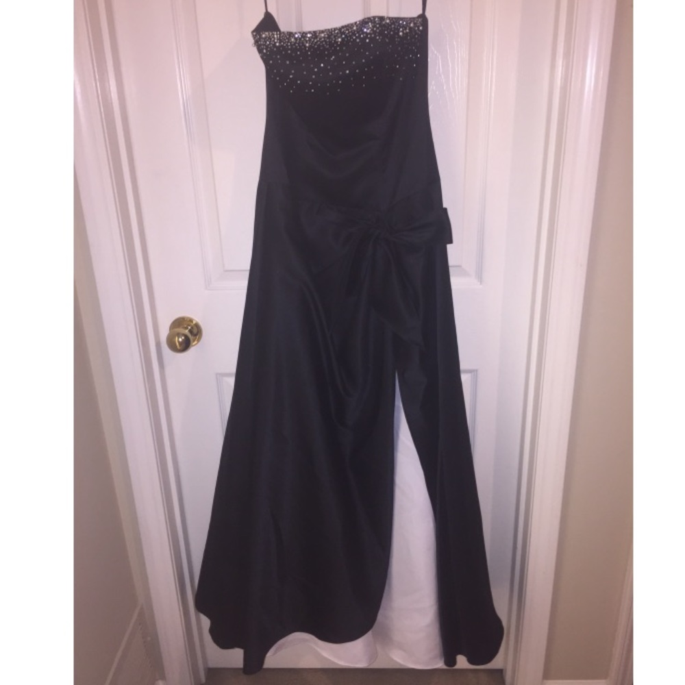 Black &White Strapless Prom Dress NWOT (Size: 3/4)