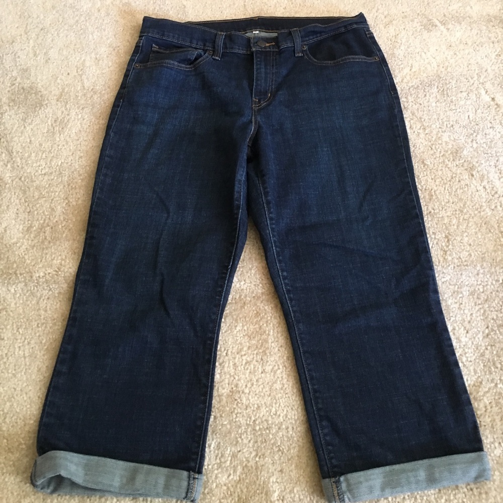 Levi Capris