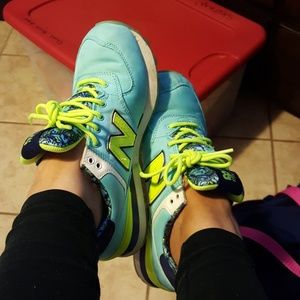 New Balance 574's (Color: mint/lime green/navy)