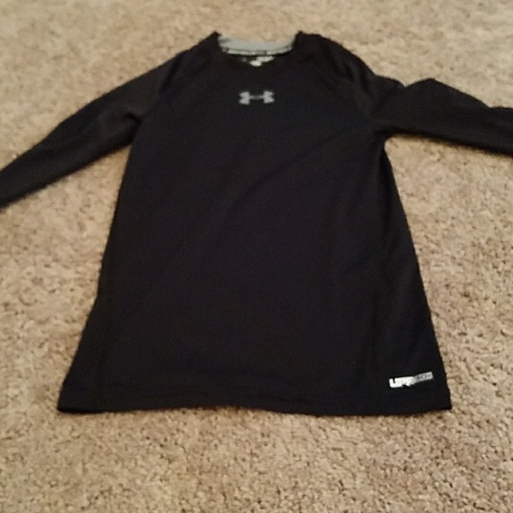 Youth small underarmour shirt