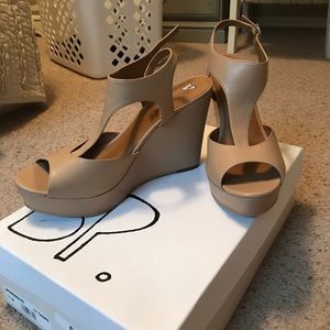 BP springs wedge light taupe