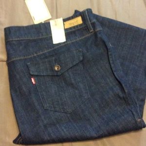 Women's Plus Levi's Jeans NWT