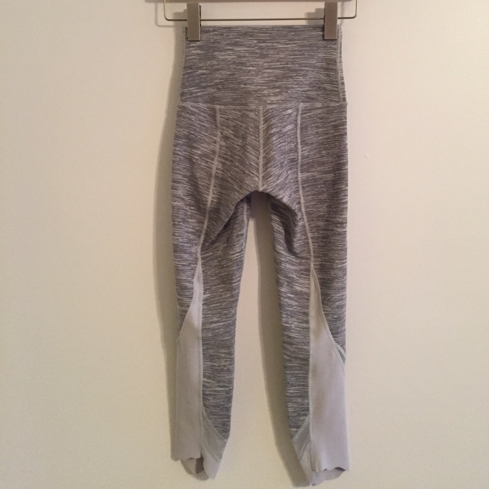 Lululemon Wunder Under Crop Roll Down Mesh - Picture 6 of 8