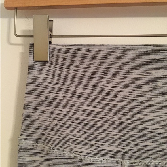 Lululemon Wunder Under Crop Roll Down Mesh - Picture 7 of 8