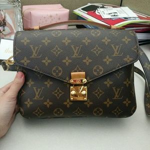 Authentic Louis Vuitton Pochette Metis