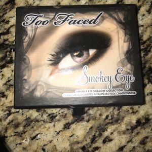 Too faced smiley eye pallet
