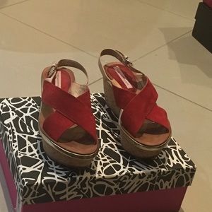 DVF nice and comfy suede wedges