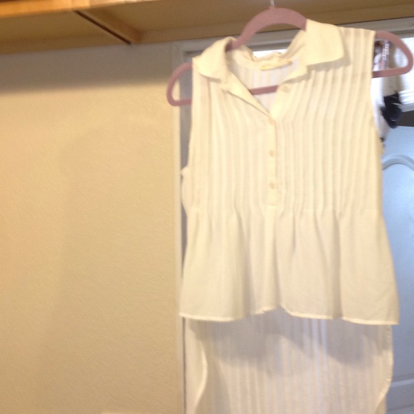 Sleeveless white blouse - Picture 1 of 2