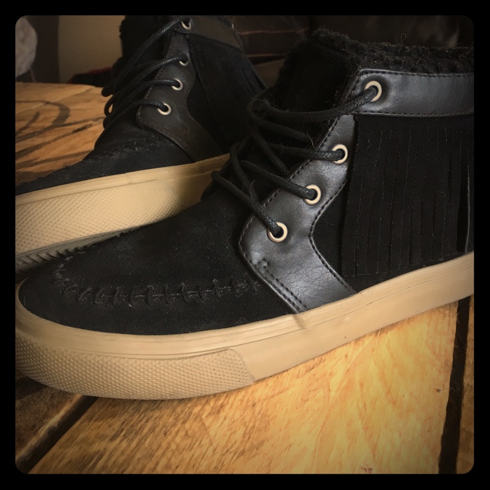 American Eagle High top shoes with fringe
