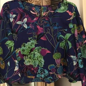 Floral Crop top. Feels like silk