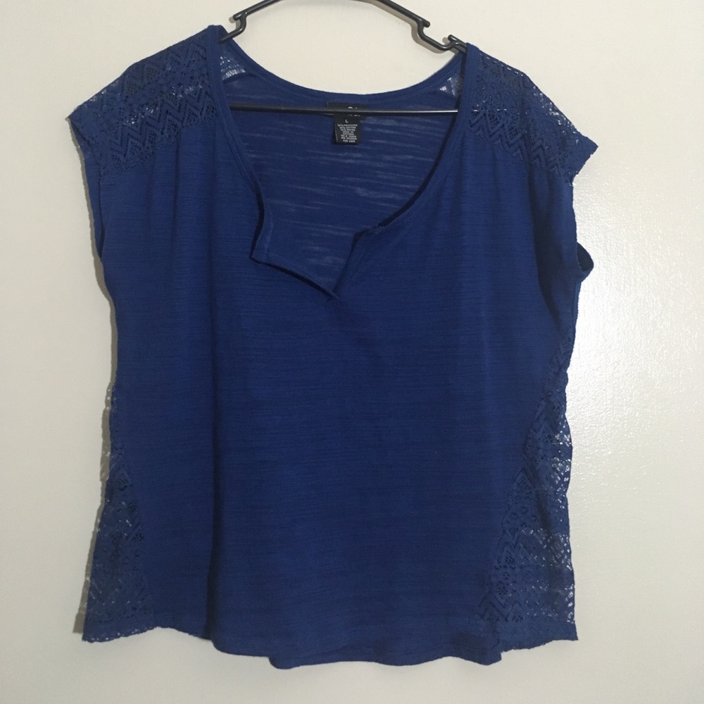 Short sleeve tshirt with lace details