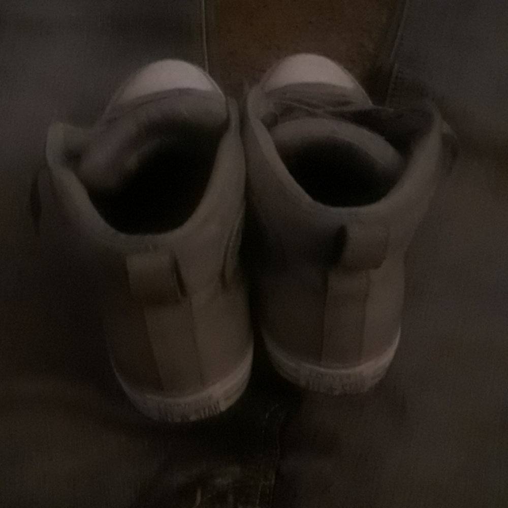 Grey Converse - Picture 3 of 3