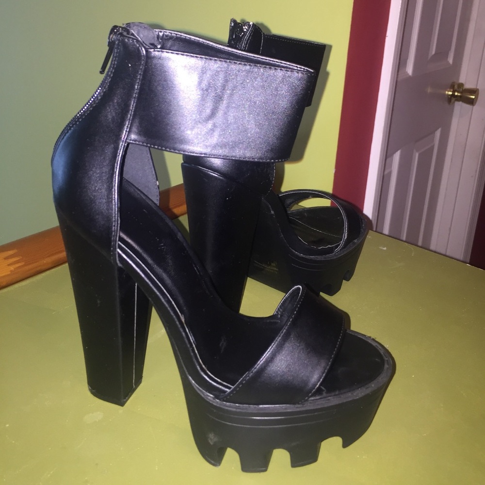 Platform heel