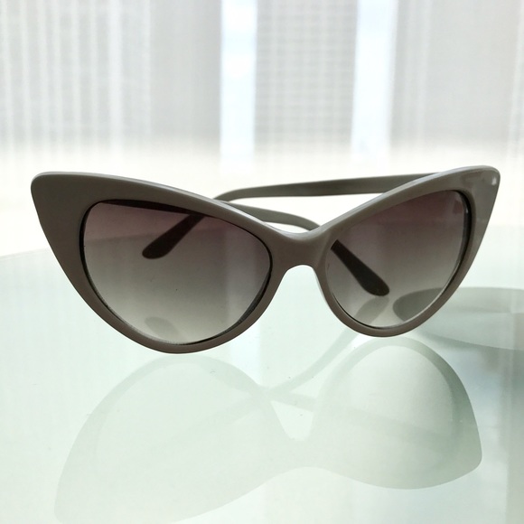 Nasty Gal White Cat Eye Sunglasses - Picture 2 of 5