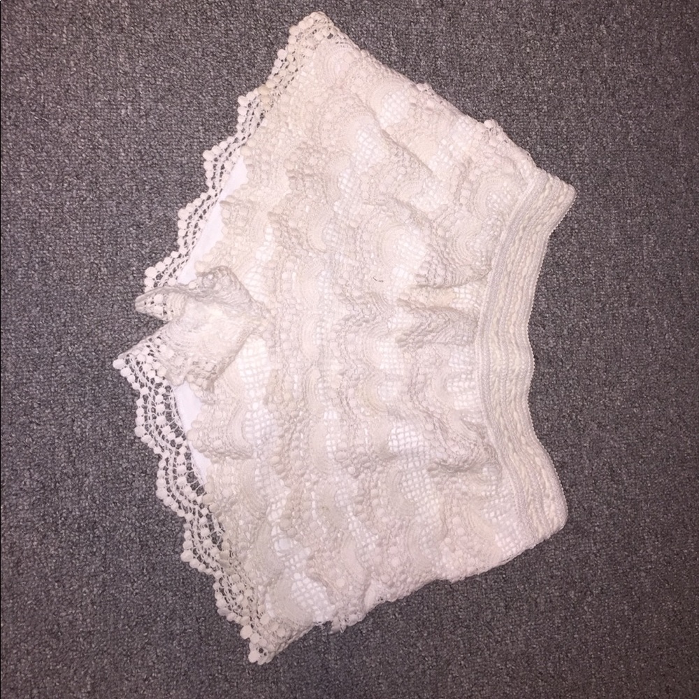 lace cream shorts