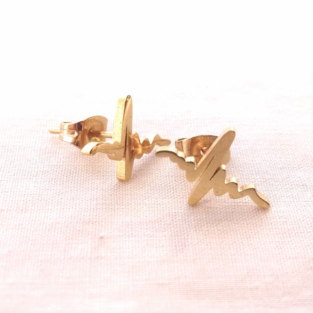 ✨FREE w/ Bundle✨ Heartbeat EKG Gold Stud Earrings