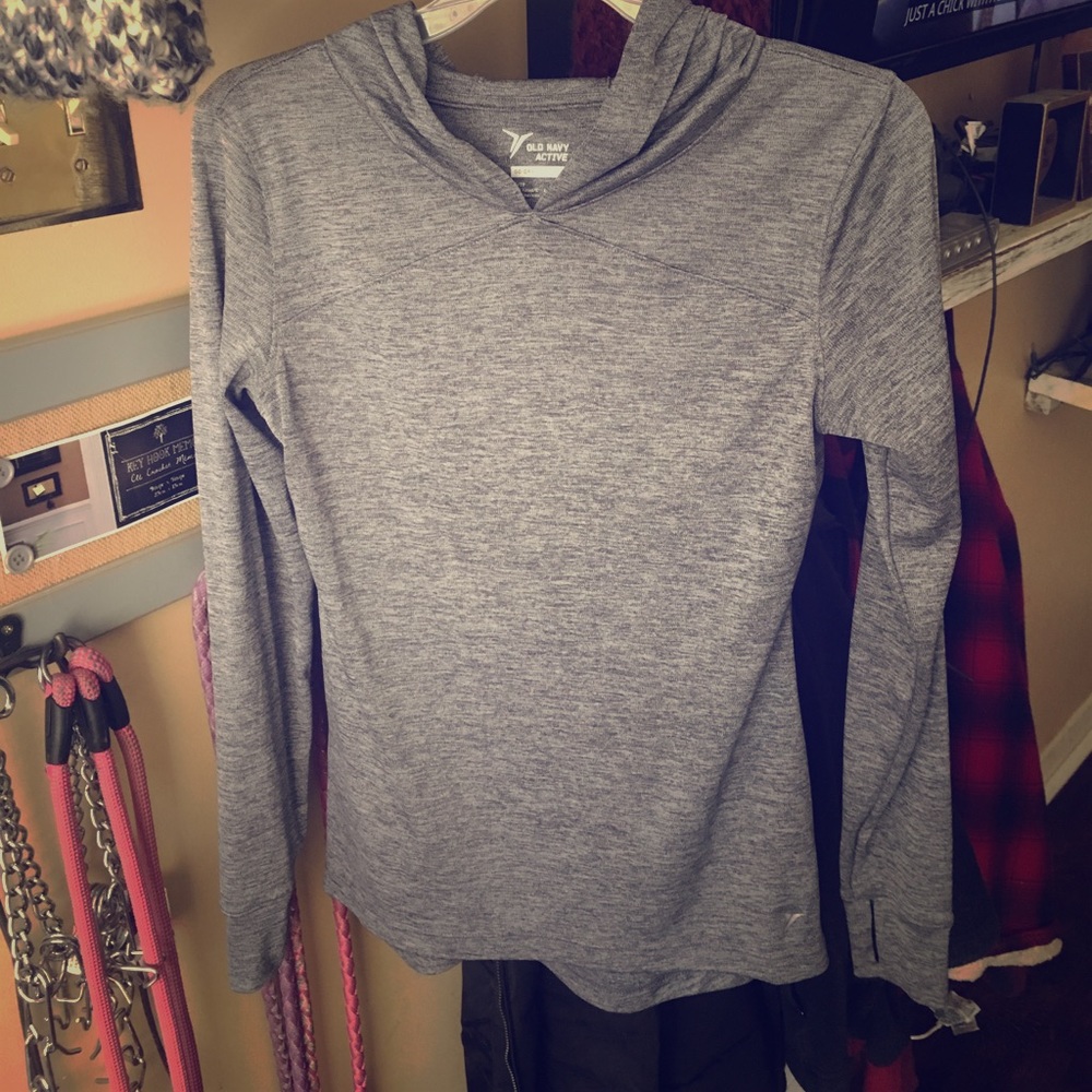 Long sleeved athletic top. Nike.