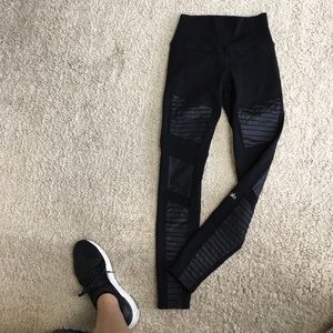 ALO YOGA HIGH WAISTED MOTTO LEGGING SIZE M