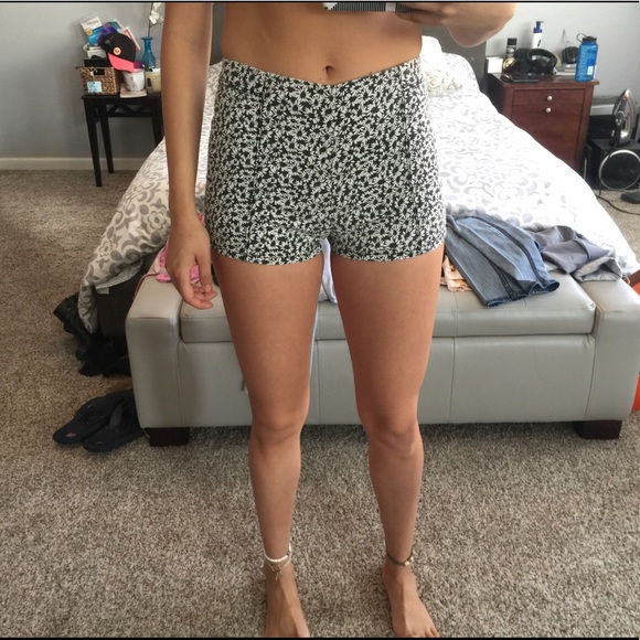 Pacsun bullhead daisy hipster high waisted shorts - Picture 2 of 5