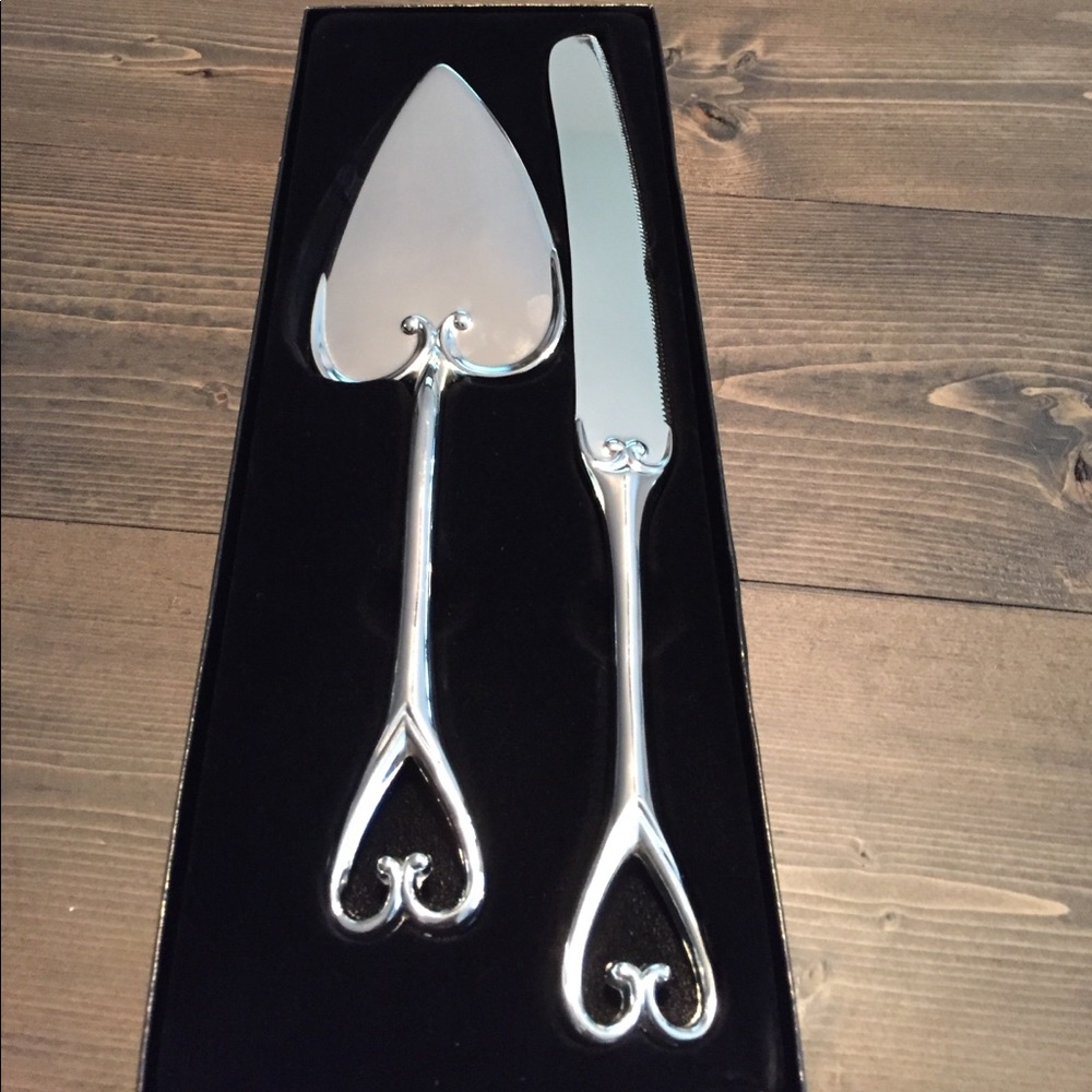 Wedding cake cutter