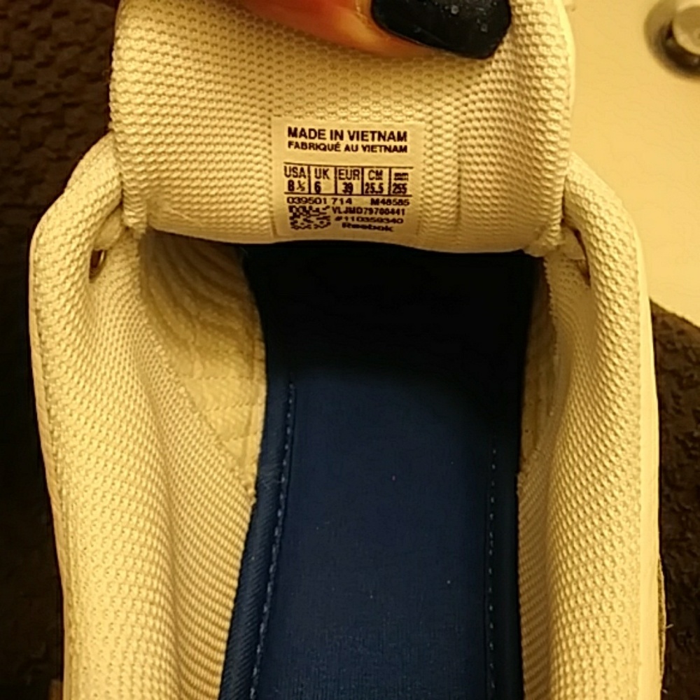Sneakers by Reeboks - Picture 2 of 4