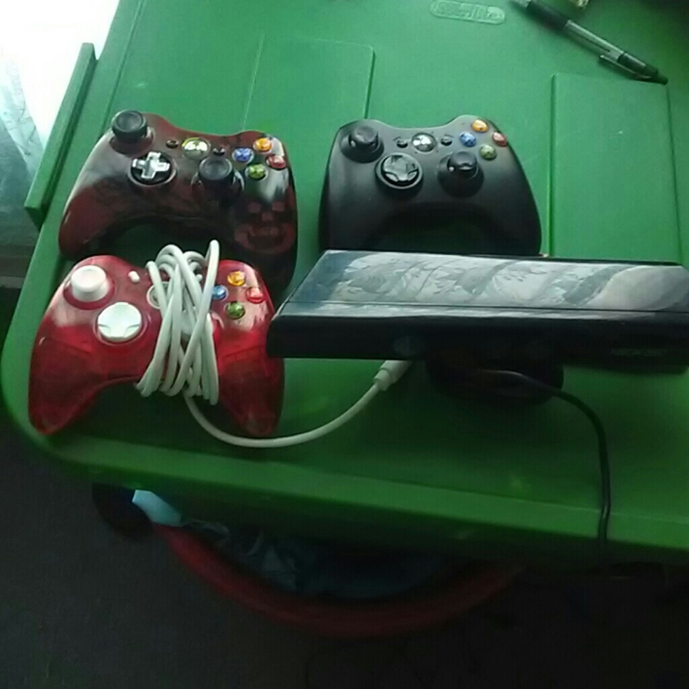 Xbox 360 - Picture 2 of 4