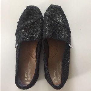 TOMS black, sparkle slip on