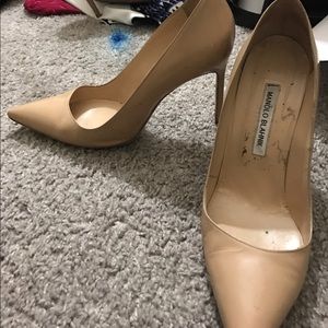 Manolo nude pumps