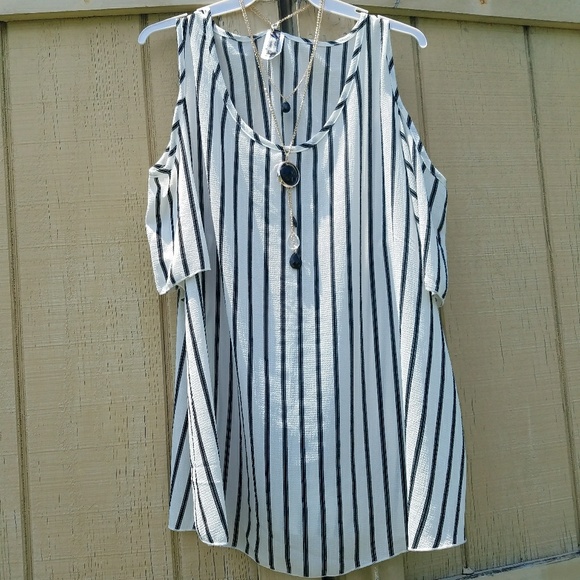 Cold Shoulder Short Sleeve striped Top w/ necklace - Picture 2 of 5