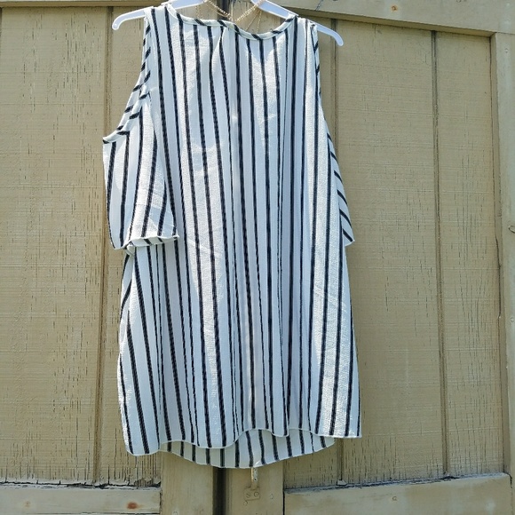 Cold Shoulder Short Sleeve striped Top w/ necklace - Picture 3 of 5