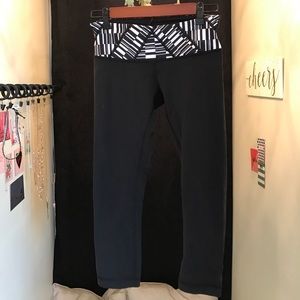 Lululemon cropped leggings, size 6
