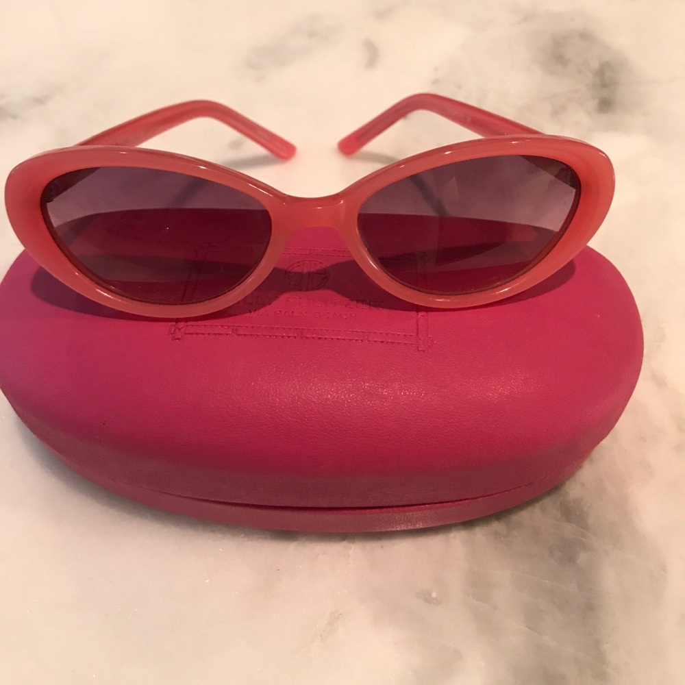 Lilly Pulitzer Courtney sunglasses.