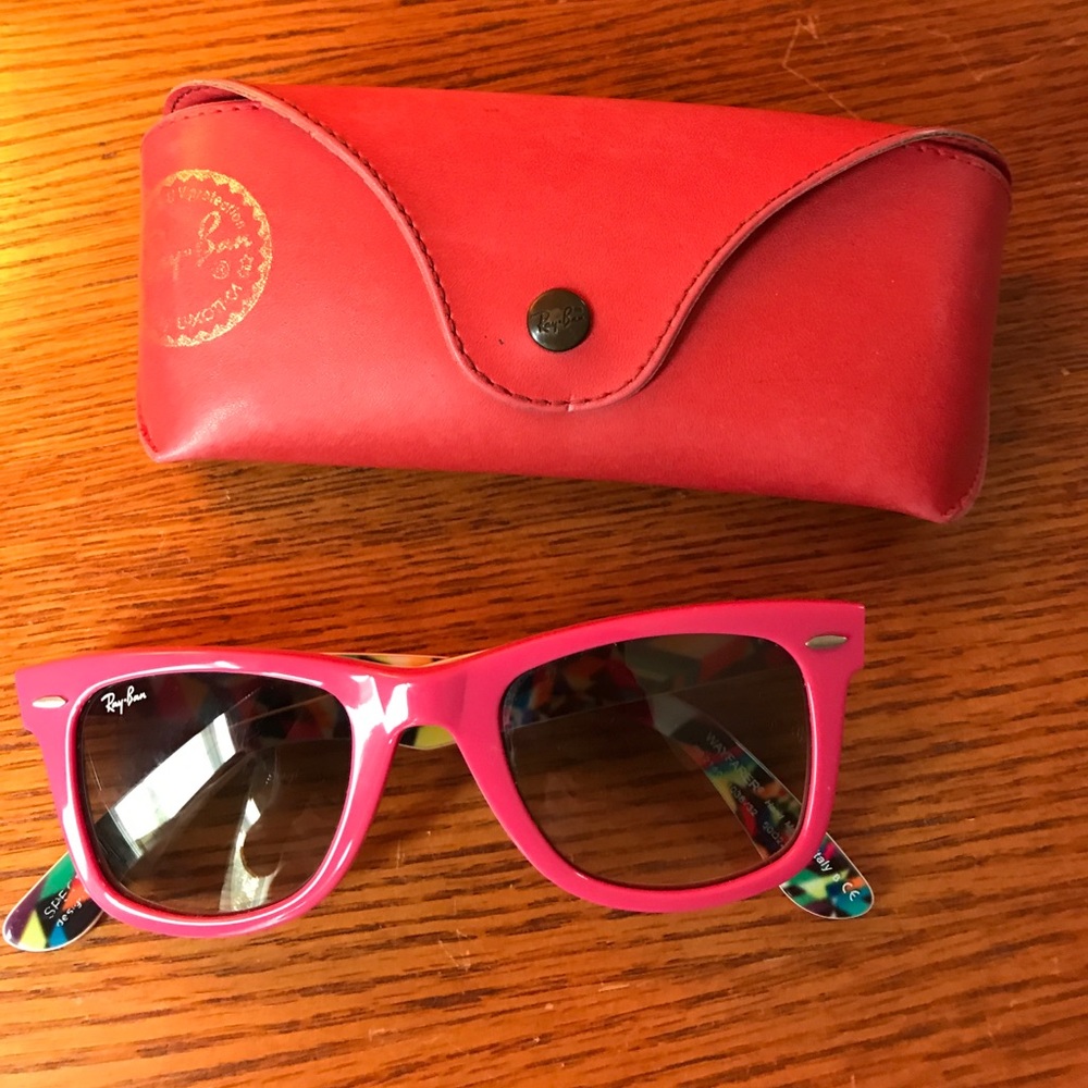 Pink Ray Ban wayfarers
