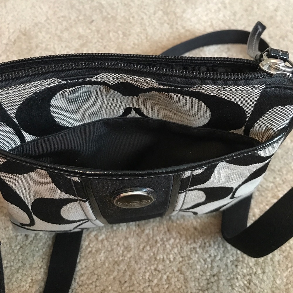 Coach Crossbody bag! - Picture 5 of 7