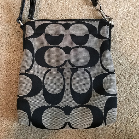 Coach Crossbody bag! - Picture 2 of 7