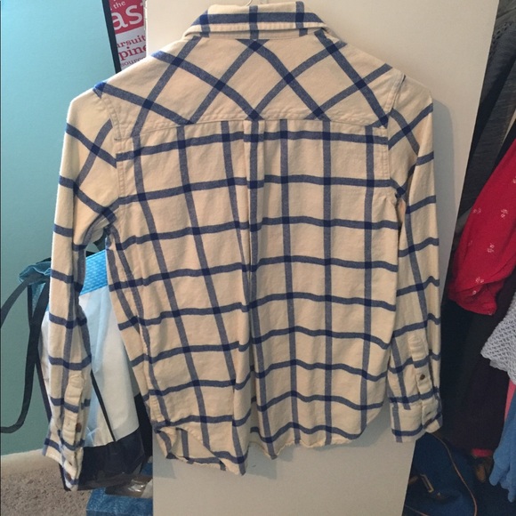 Button down - Picture 2 of 3