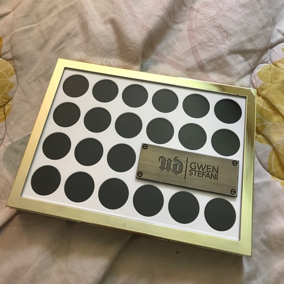 UDxGwenStefani Eye Palette - Picture 1 of 6