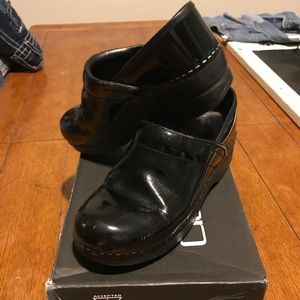 Dansko sz 37 Black patten leather