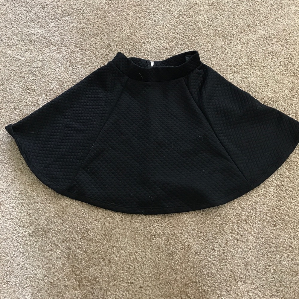Black patterned skirt👗