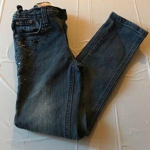 Good condition with light wear and expandable