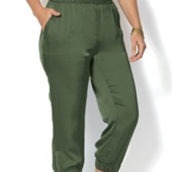 ➕Plus Size Satin Mid-Calf Joggers - Picture 2 of 5