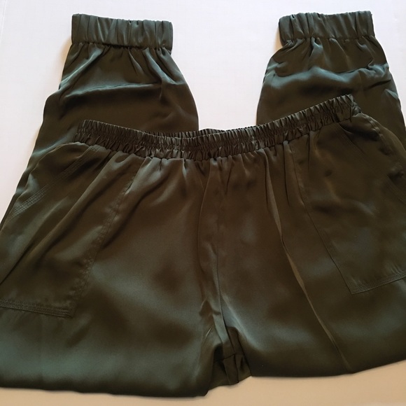 ➕Plus Size Satin Mid-Calf Joggers - Picture 3 of 5