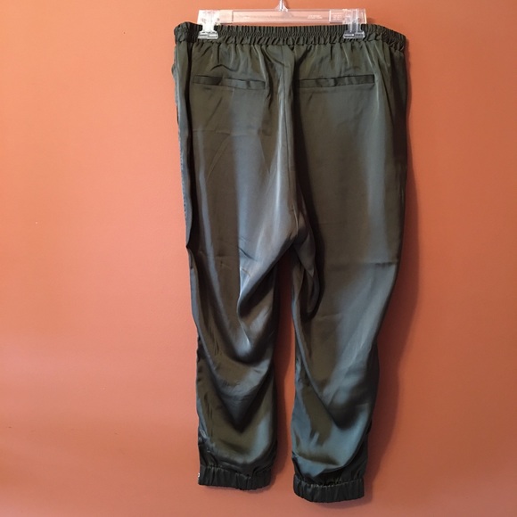 ➕Plus Size Satin Mid-Calf Joggers - Picture 4 of 5