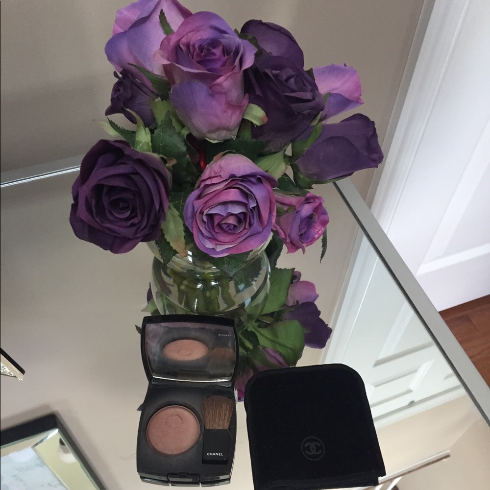 CHANEL Powder Blush. jours Contraste