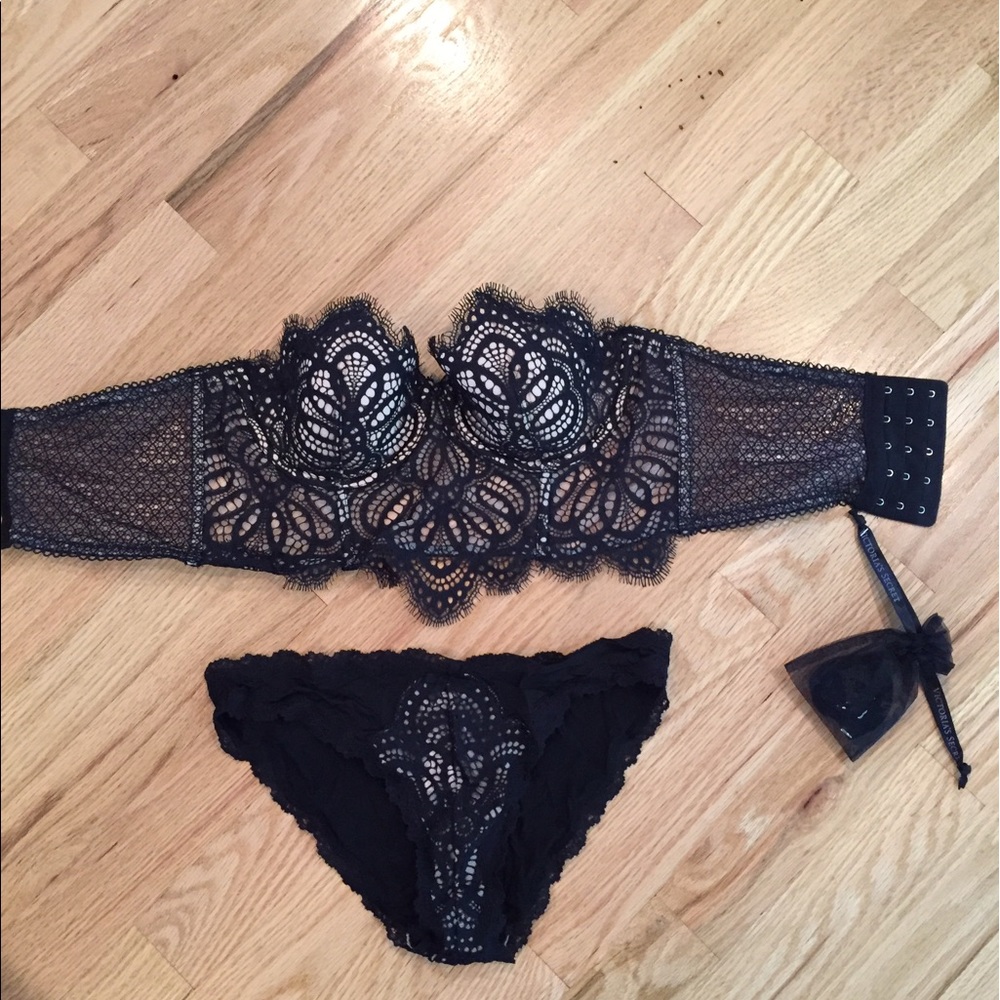 Victoria's Secret black/beige lace Bra/panties set